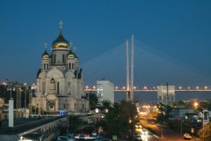 Фото Храм Успения Божьей матери и Золотой мост, Владивосток, Россия