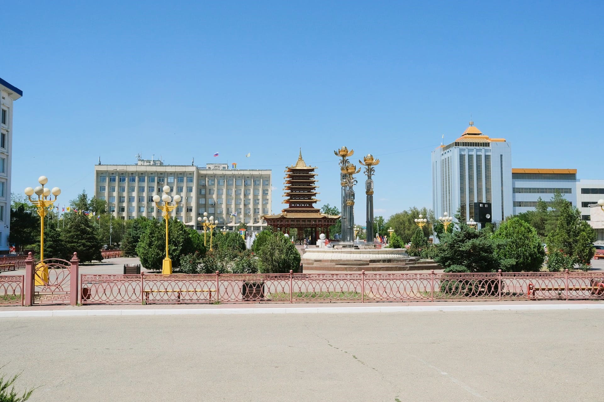 Фото Площадь В. И. Ленина в Элисте, Республика Калмыкия, Россия